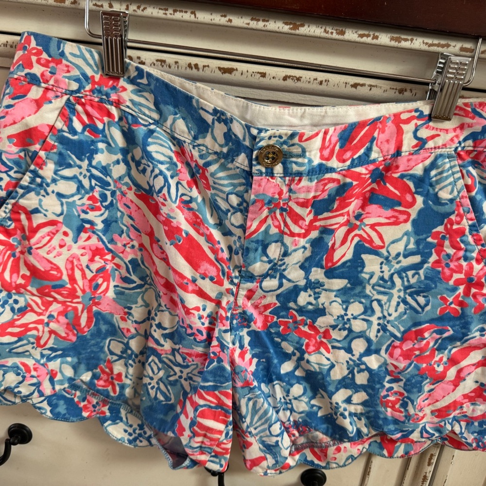 Lilly Pulitzer Blue and Red Scalloped Butter Cup Shorts Size 8